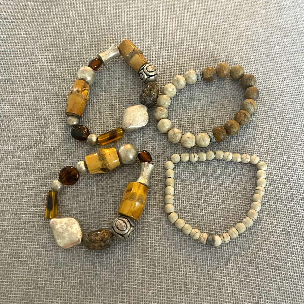 Set of 4 elastic stretch bracelets